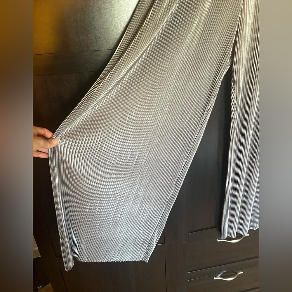 Pleated pants wide-leg silver metallic. Drawstring stretchy waist. Size L - Picture 5 of 12